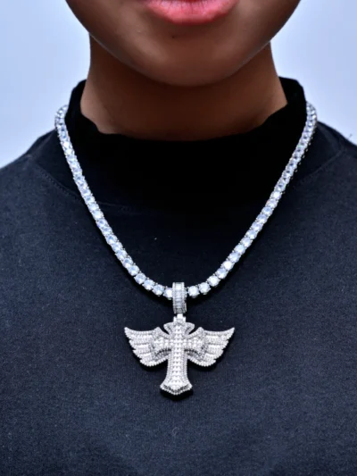 EVERLAY ETERNAL FAITH ICED CROSS PENDANT