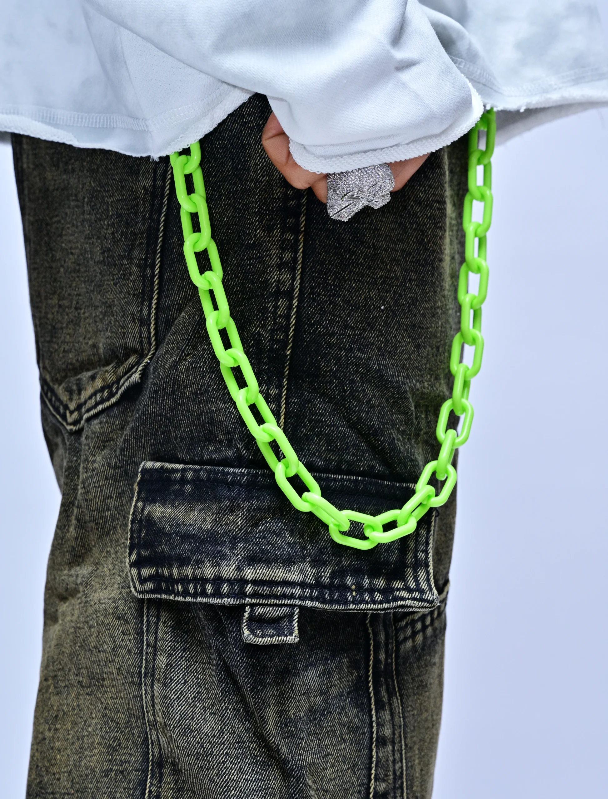 EMERALD FLUX – GREEN PLASTIC CHAIN JEANS & NECK ACCESSORY - Image 2