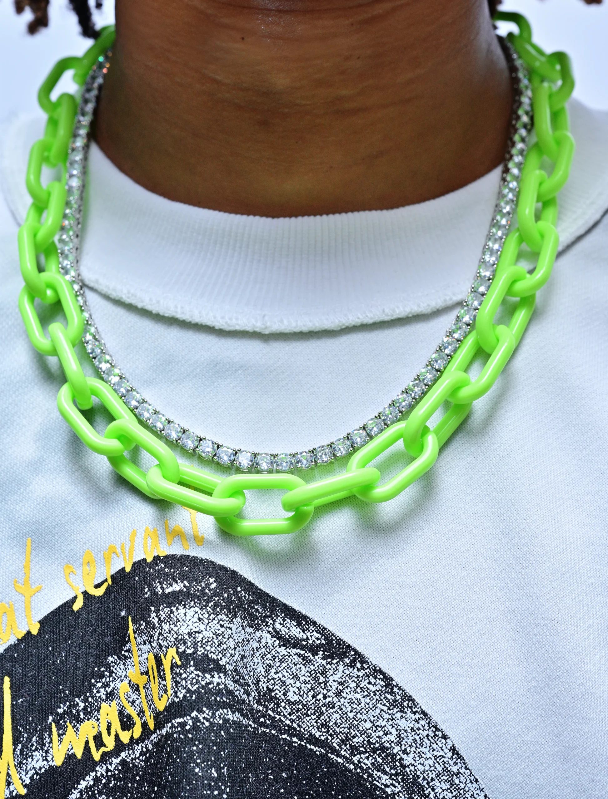 EMERALD FLUX – GREEN PLASTIC CHAIN JEANS & NECK ACCESSORY - Image 3
