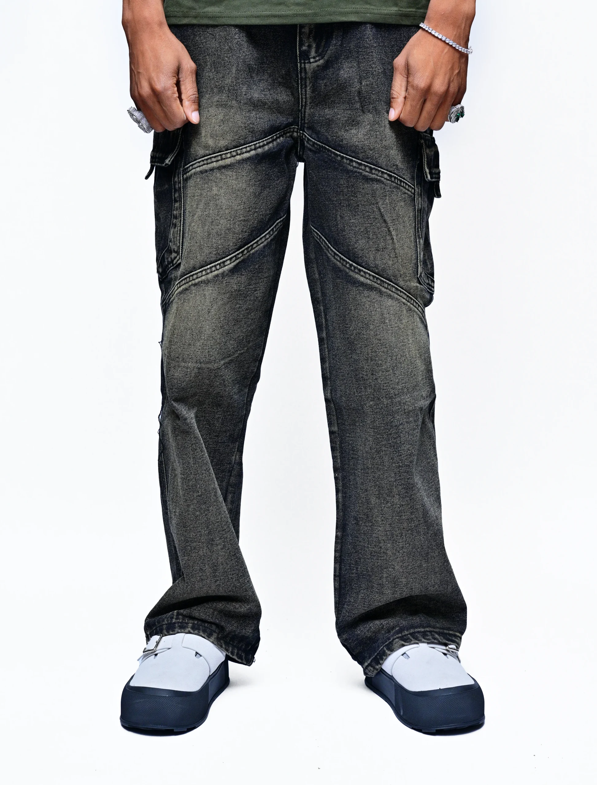 ESSENTIALS – TIMELESS DENIM COLLECTION