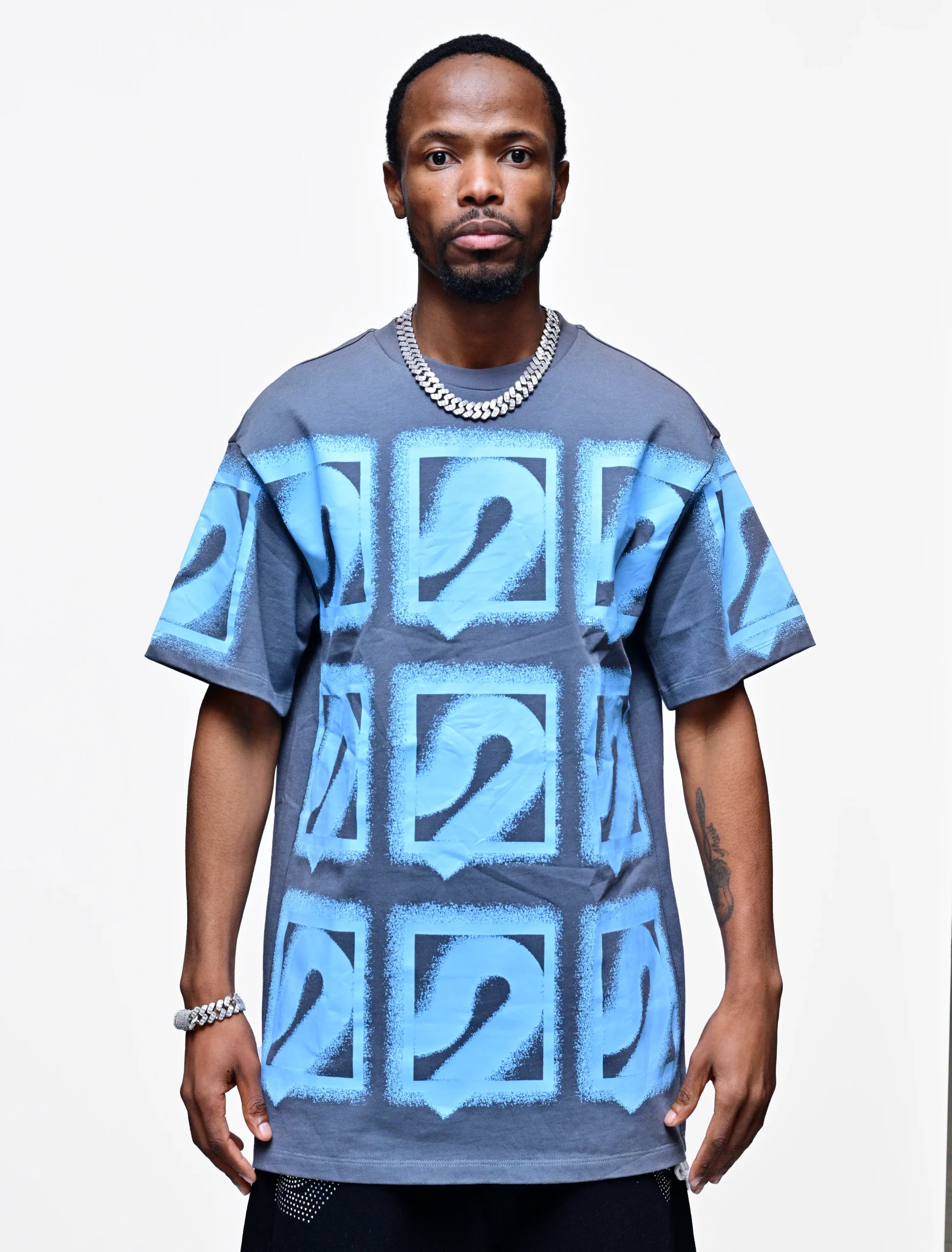 CHROME KISS – PEARL GREY TEE