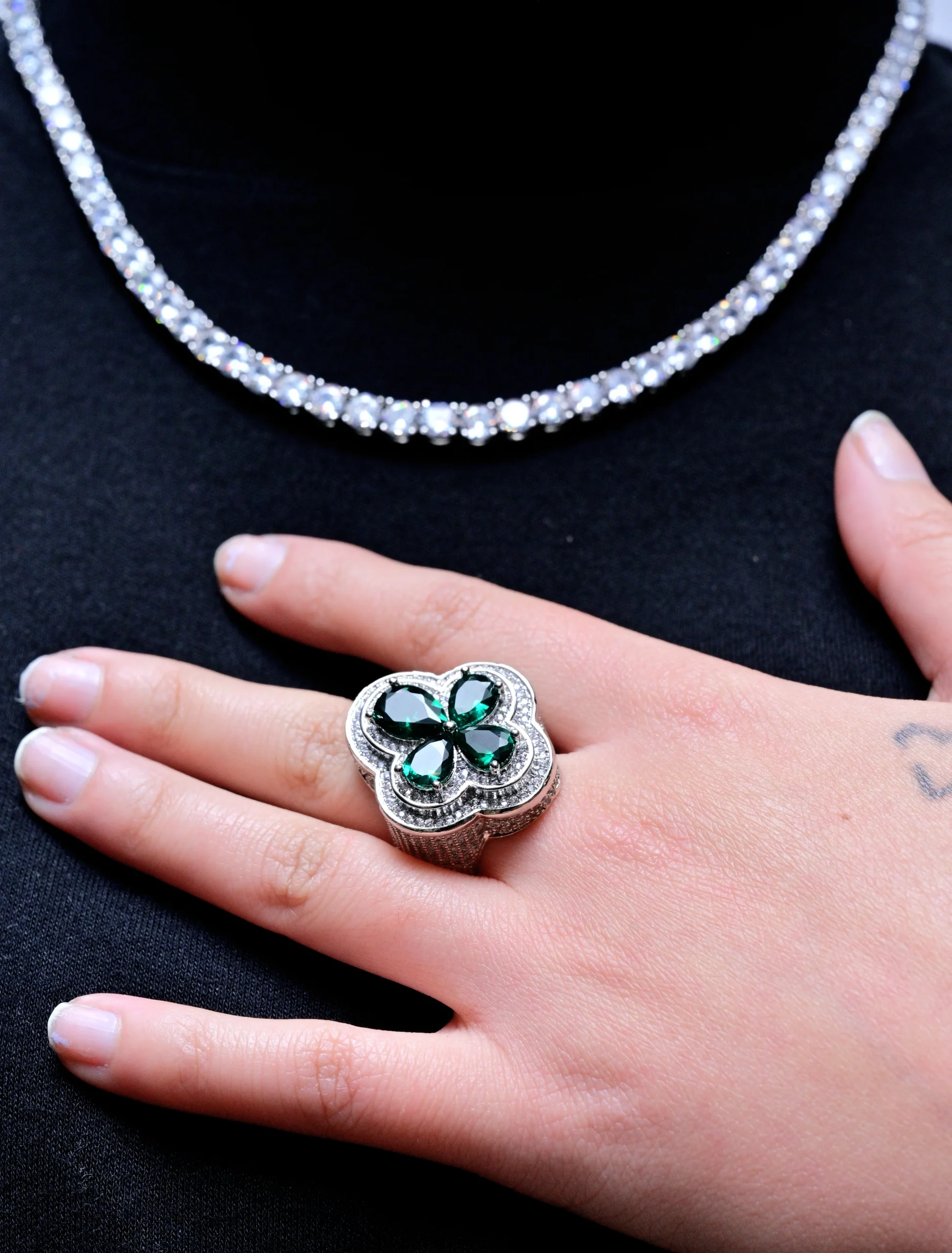 EVERLAY BLOOM ETERNAL ICED FLOWER RING